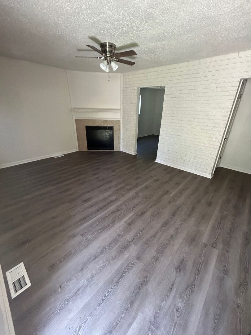 For Lease – photo 4