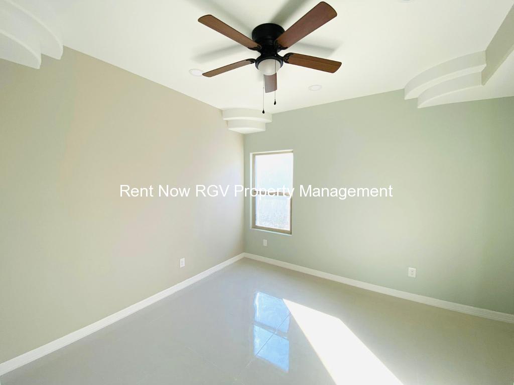 208 W Rutherford Ave – photo 4