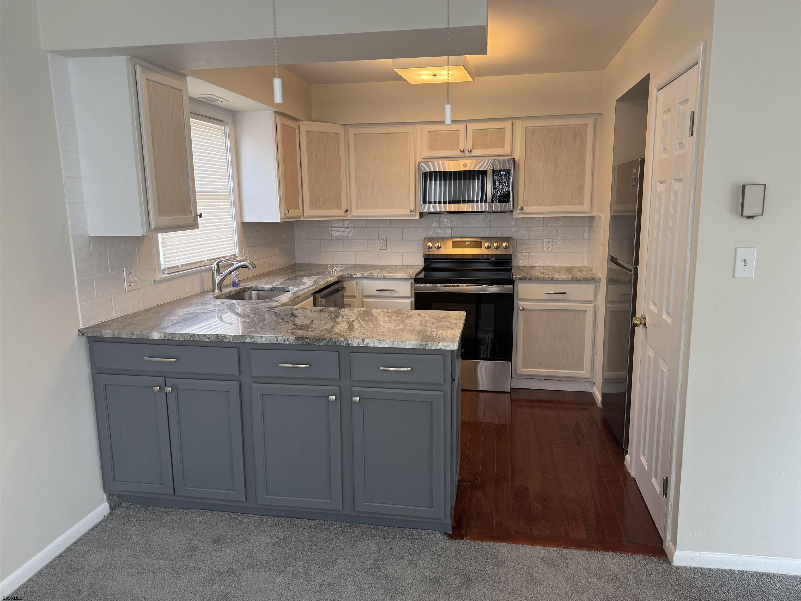 33 Lighthouse Dr – photo 2