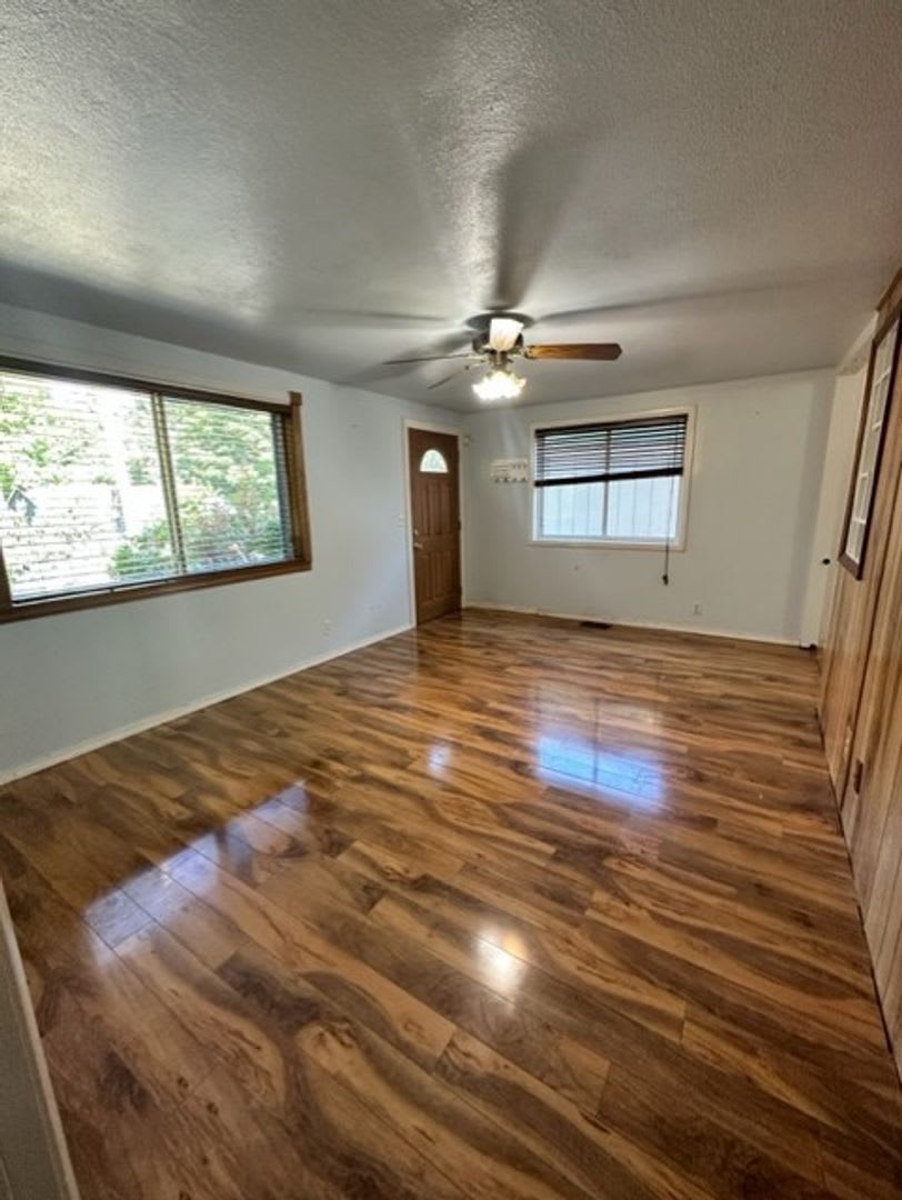 Cozy 2 bedroom House with Garage – photo 4