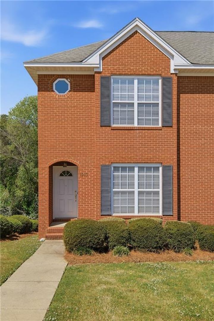 Brick Townhome in Meadowbrook! – photo 1