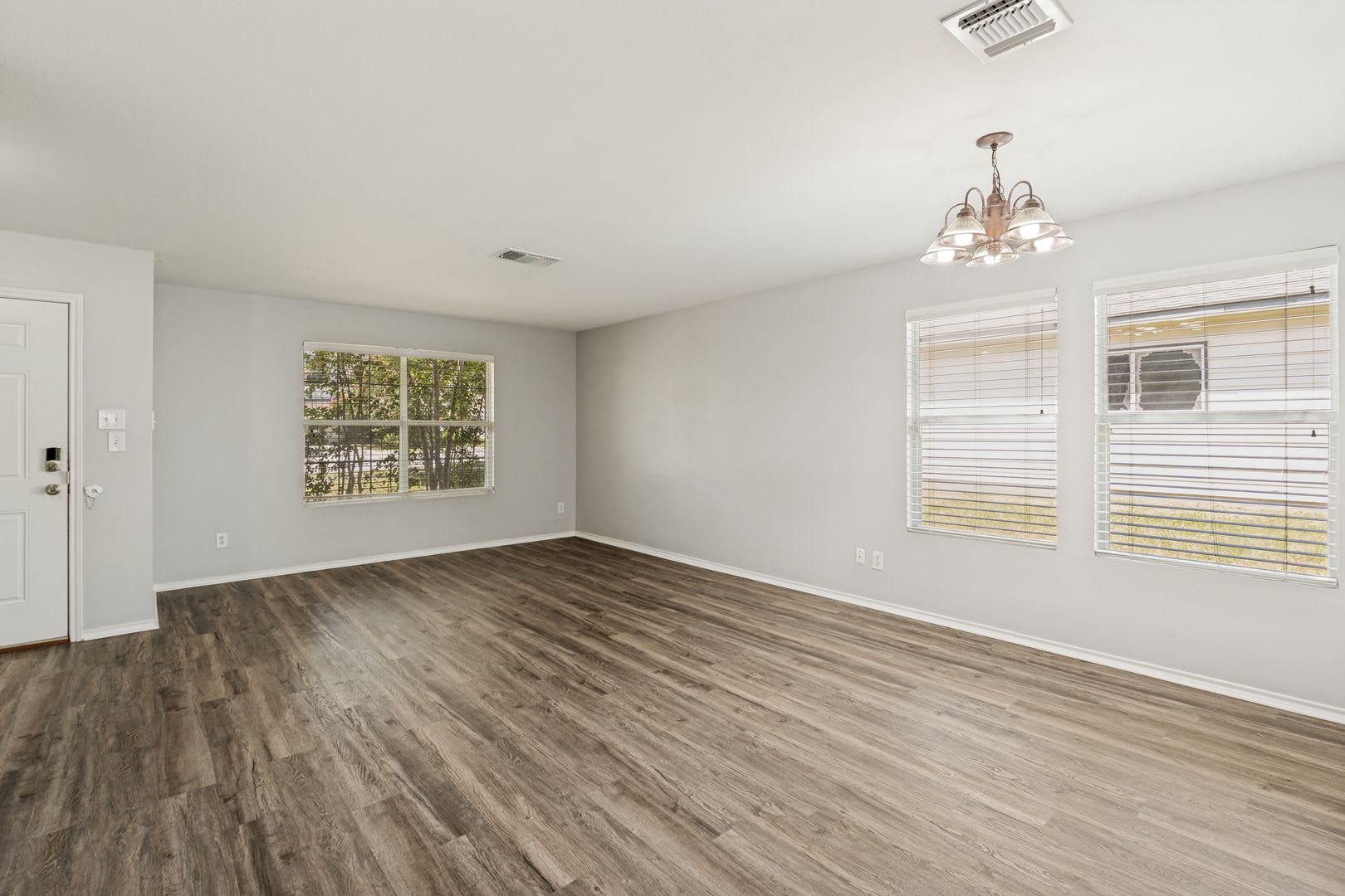 4-Bedroom in The Enclave at Willow Point – photo 5
