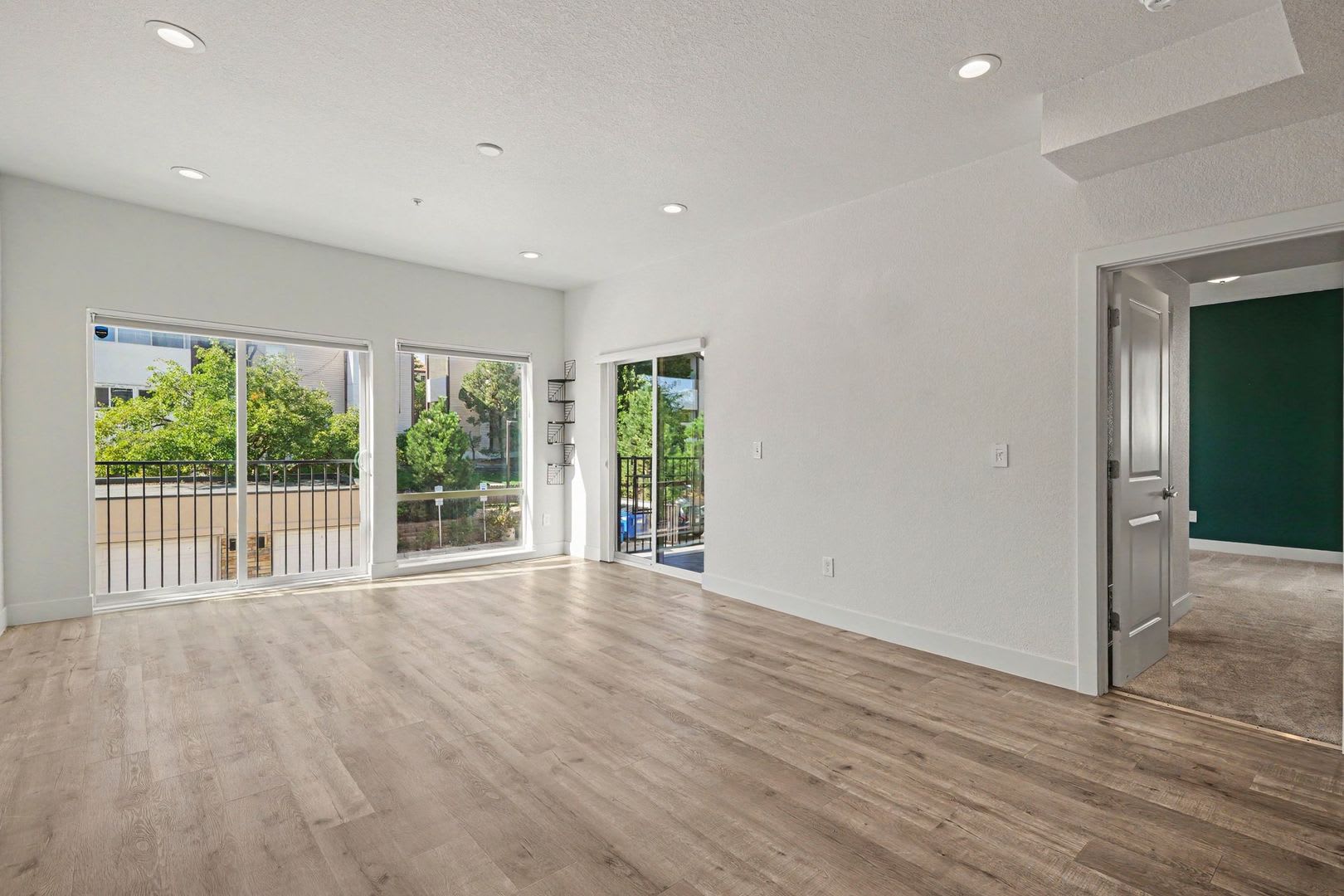 Available NOW! 2 Bedroom 2 Bath Beautiful Condo! – photo 5