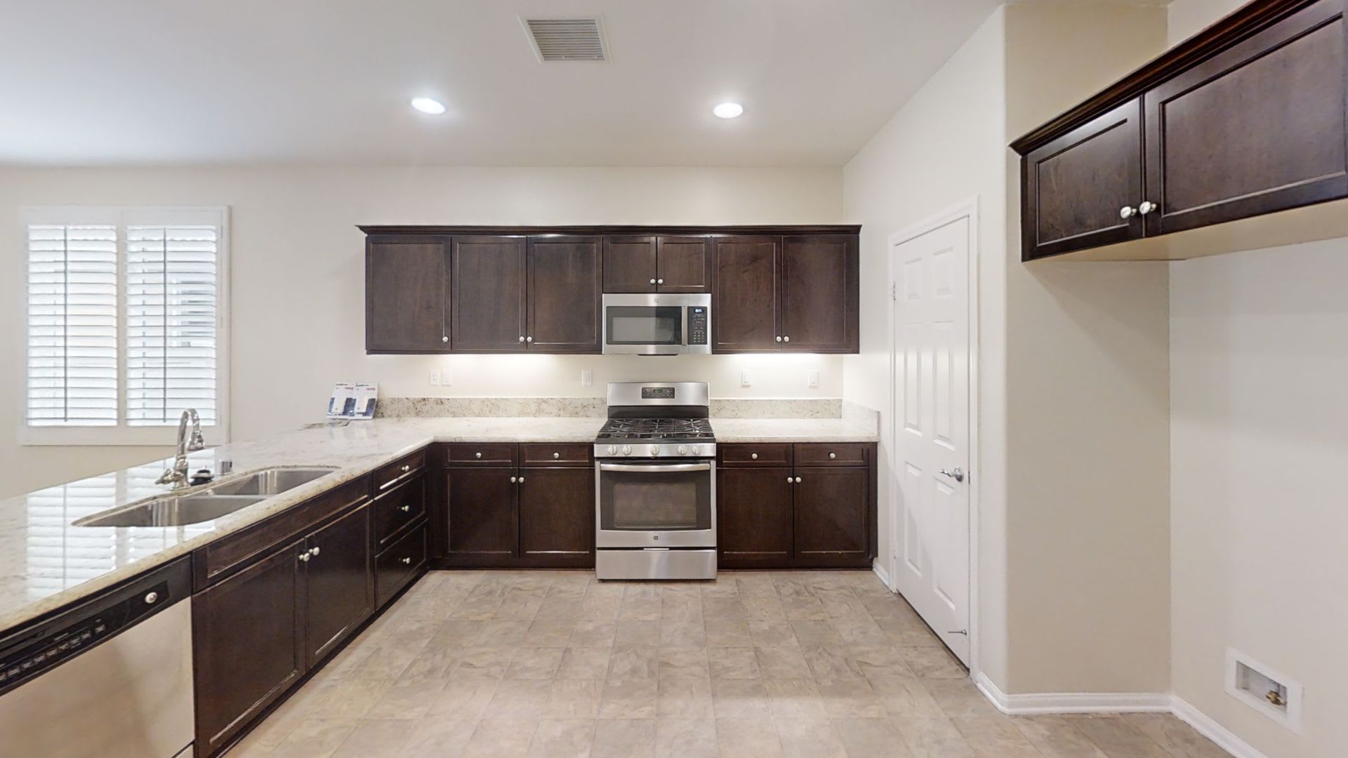 Your Perfect Retreat Awaits in The Vibrant Four Seasons 55+ Community! – photo 3
