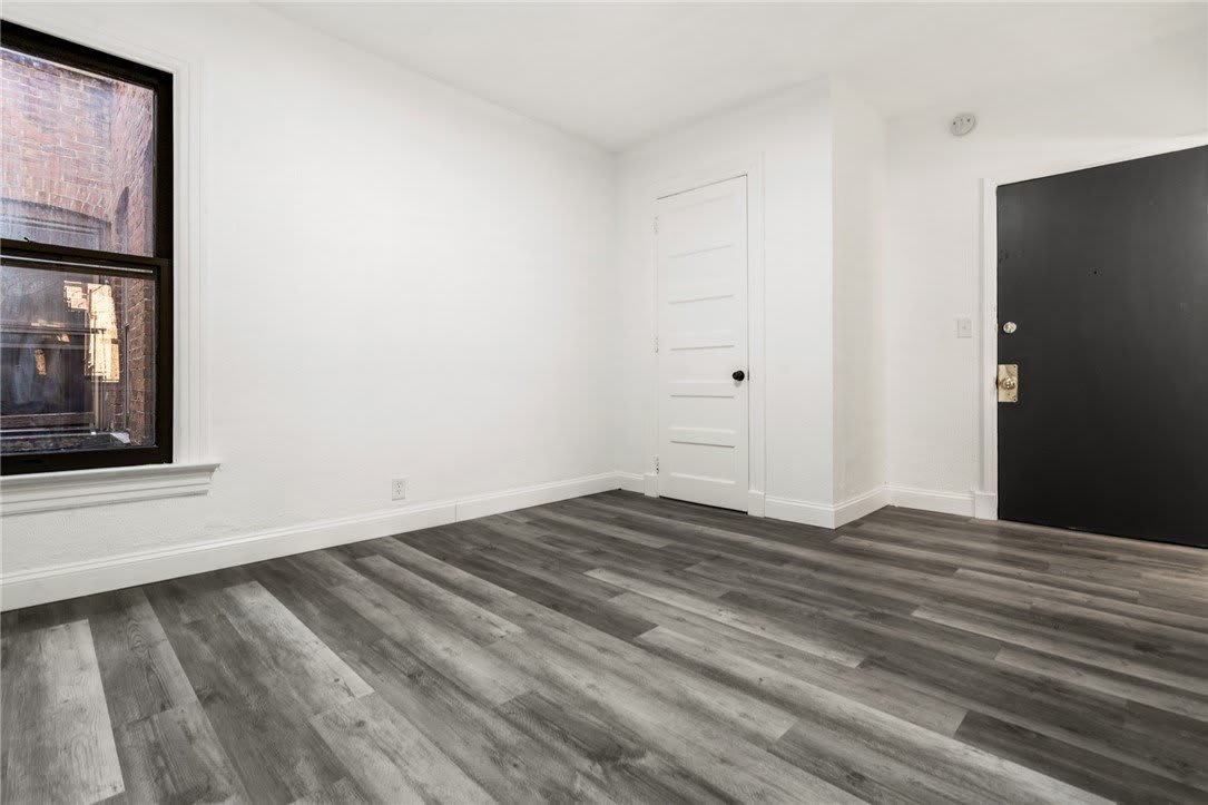 408 E 6th Street – photo 4