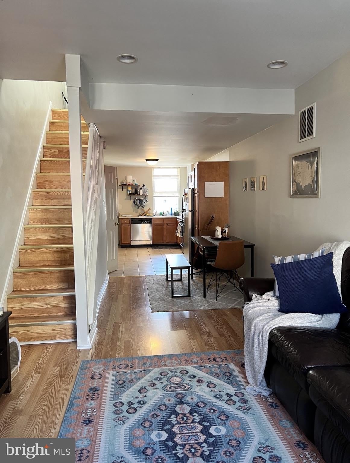 136 N CURLEY Street – photo 4