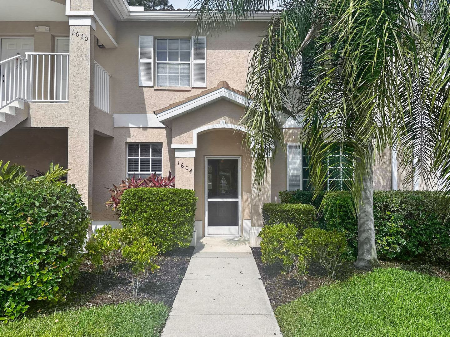 Beautifully furnished 2BR/2BA first-floor condo – photo 1