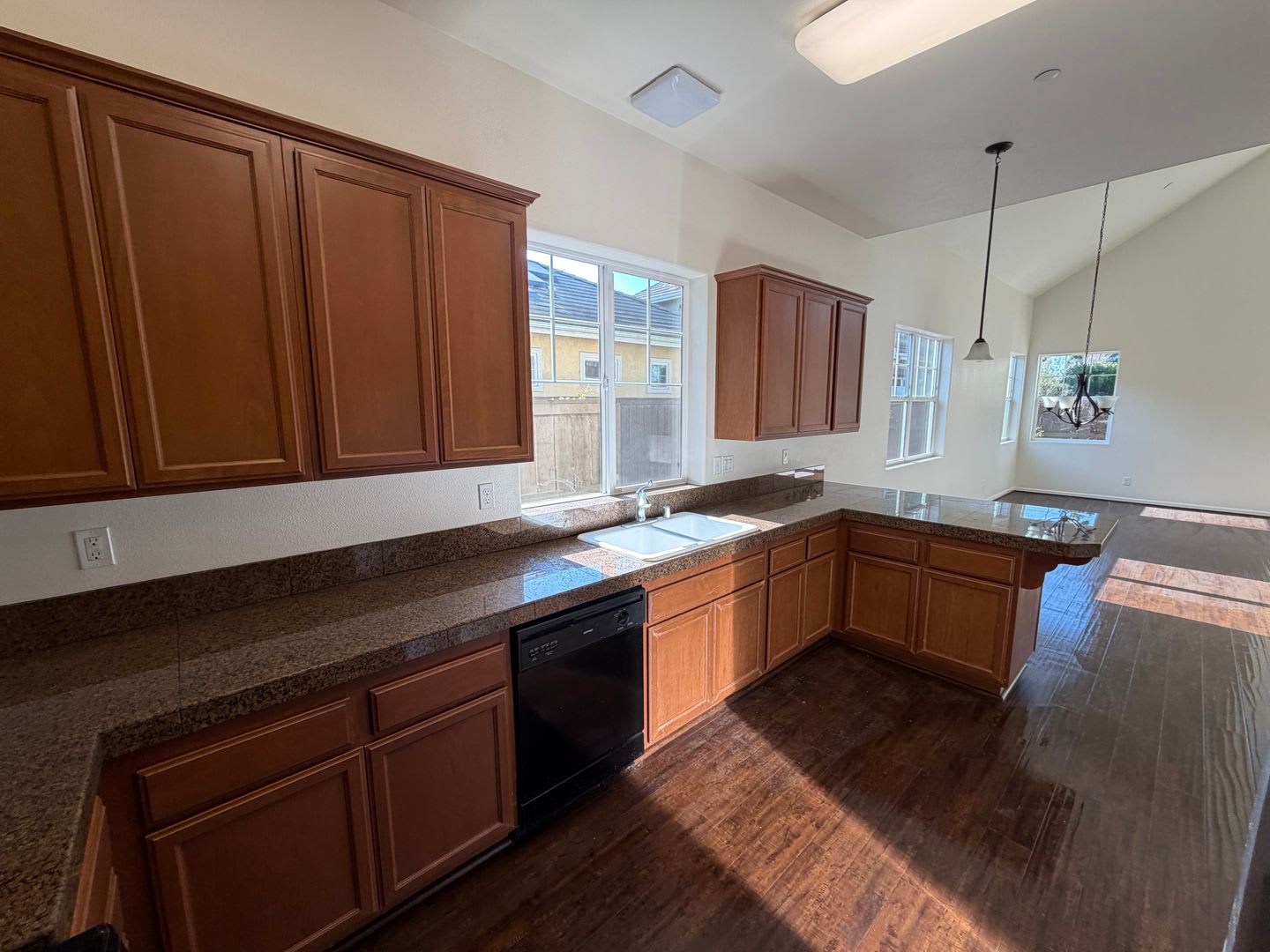 4Bed/3Bath Charming Home in Gated Community – 1609 Barolo St, Santa Maria – photo 4