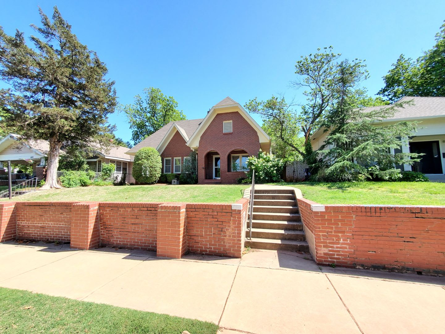 Great 2-Story, 2 Bedroom & 2 Bathroom Available Now in Mesta Park! – photo 2