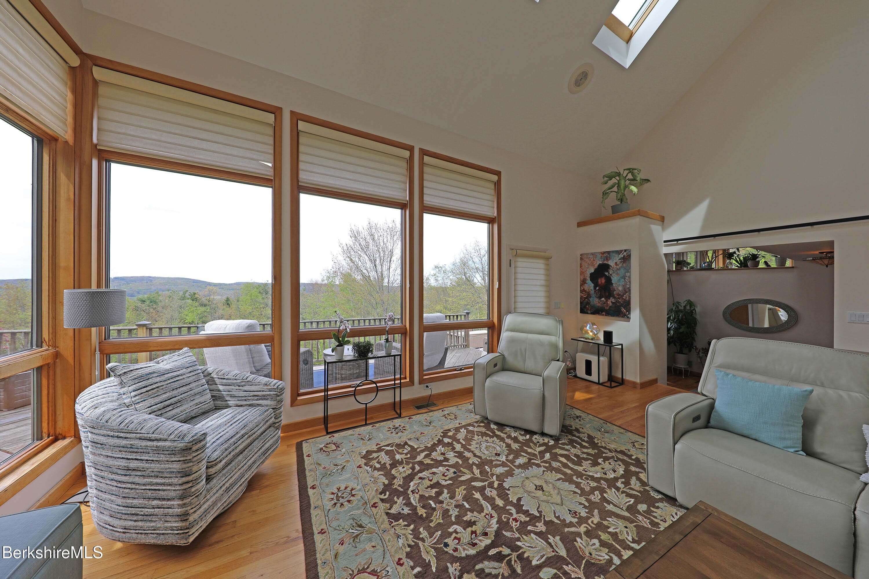 126 Temple Rd – photo 3