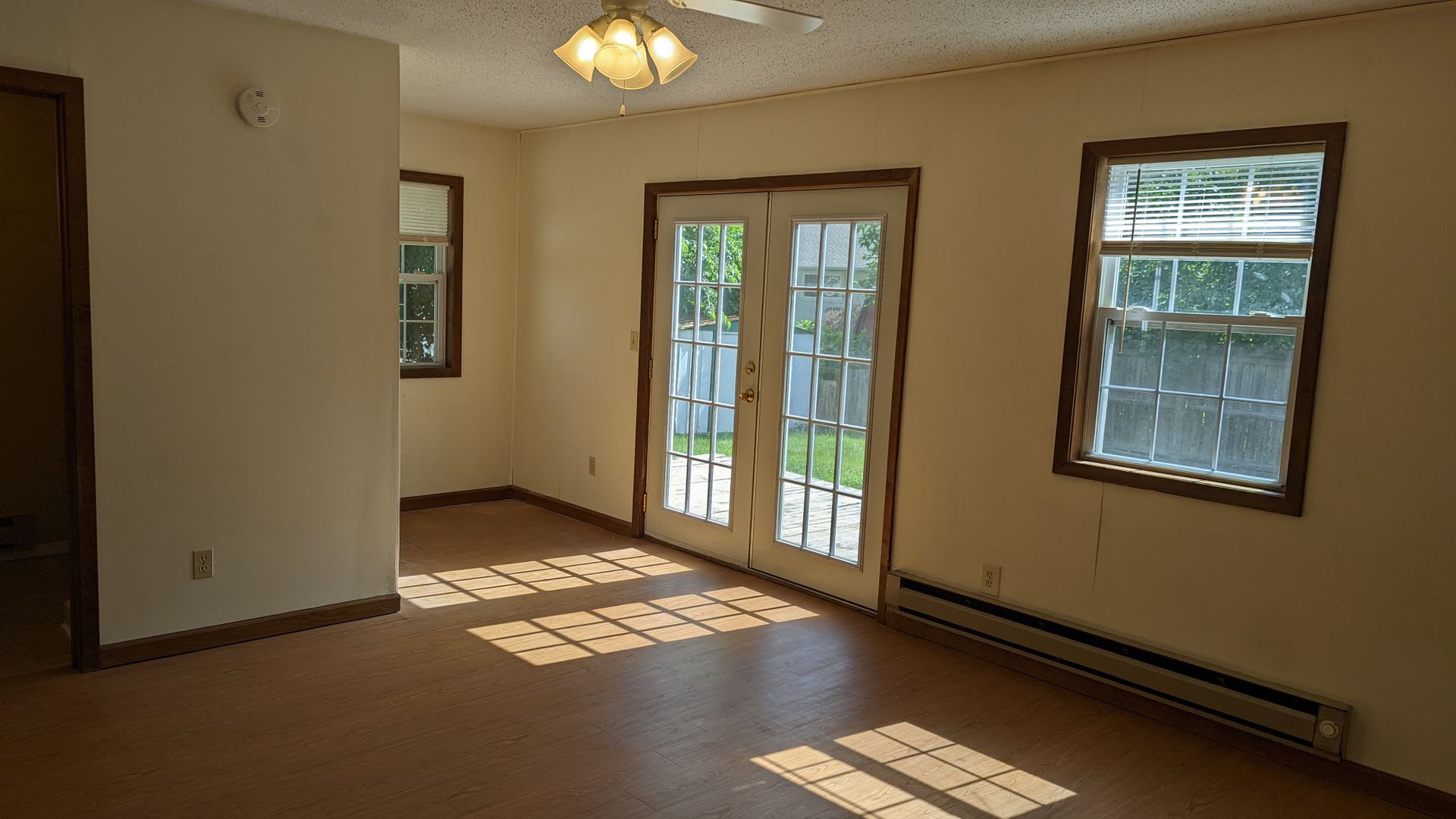 3 Bed 2 bath home located near shopping, schools, and parks – photo 5