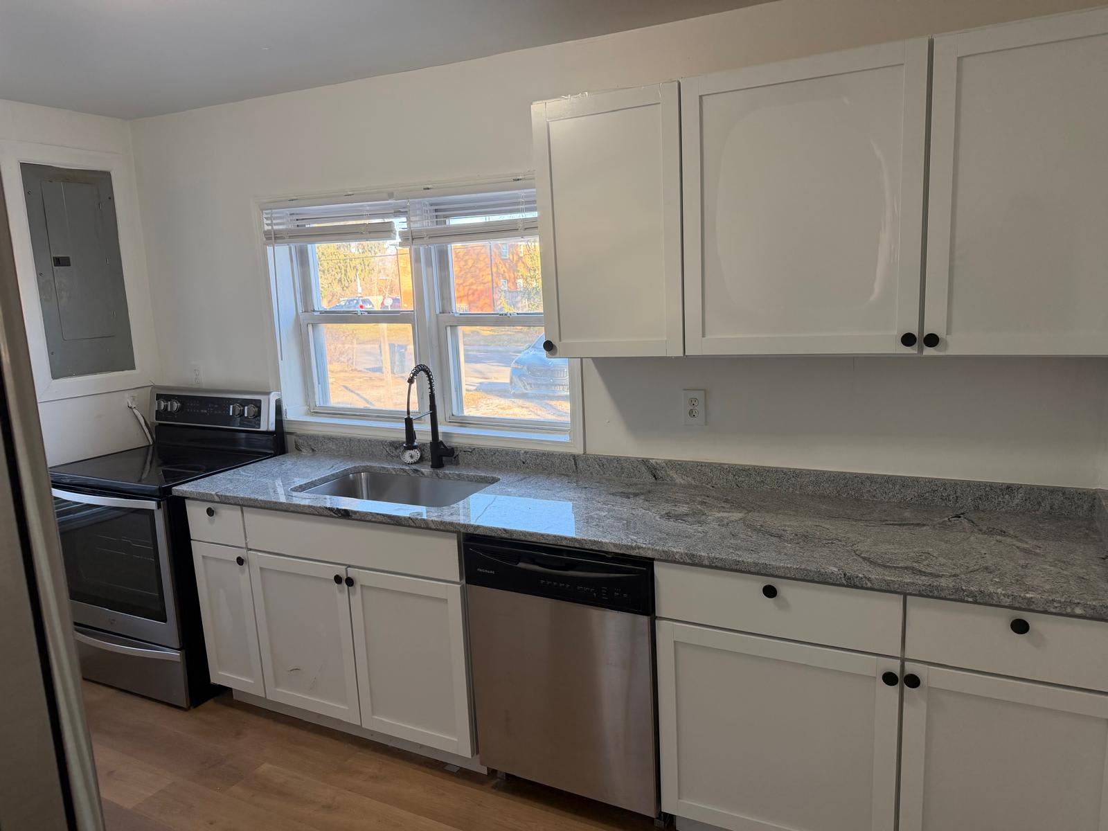 1665 Elaine Road – photo 2