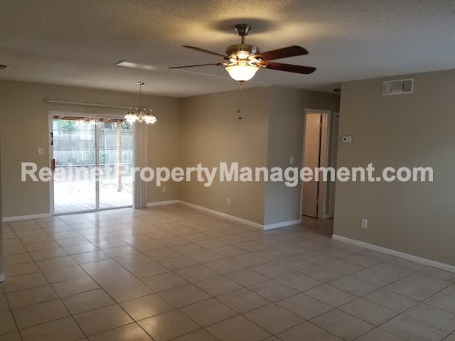 2215 Elizabeth Dr – photo 3