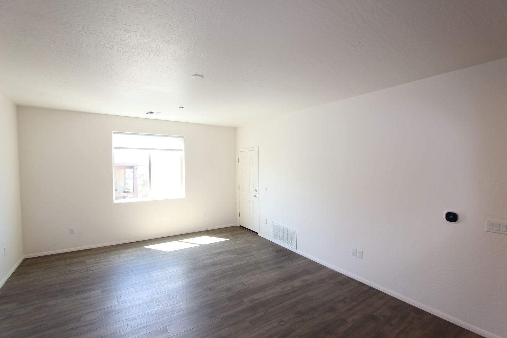 Luxury 2-Bedroom Condo with Private Balconies – photo 3