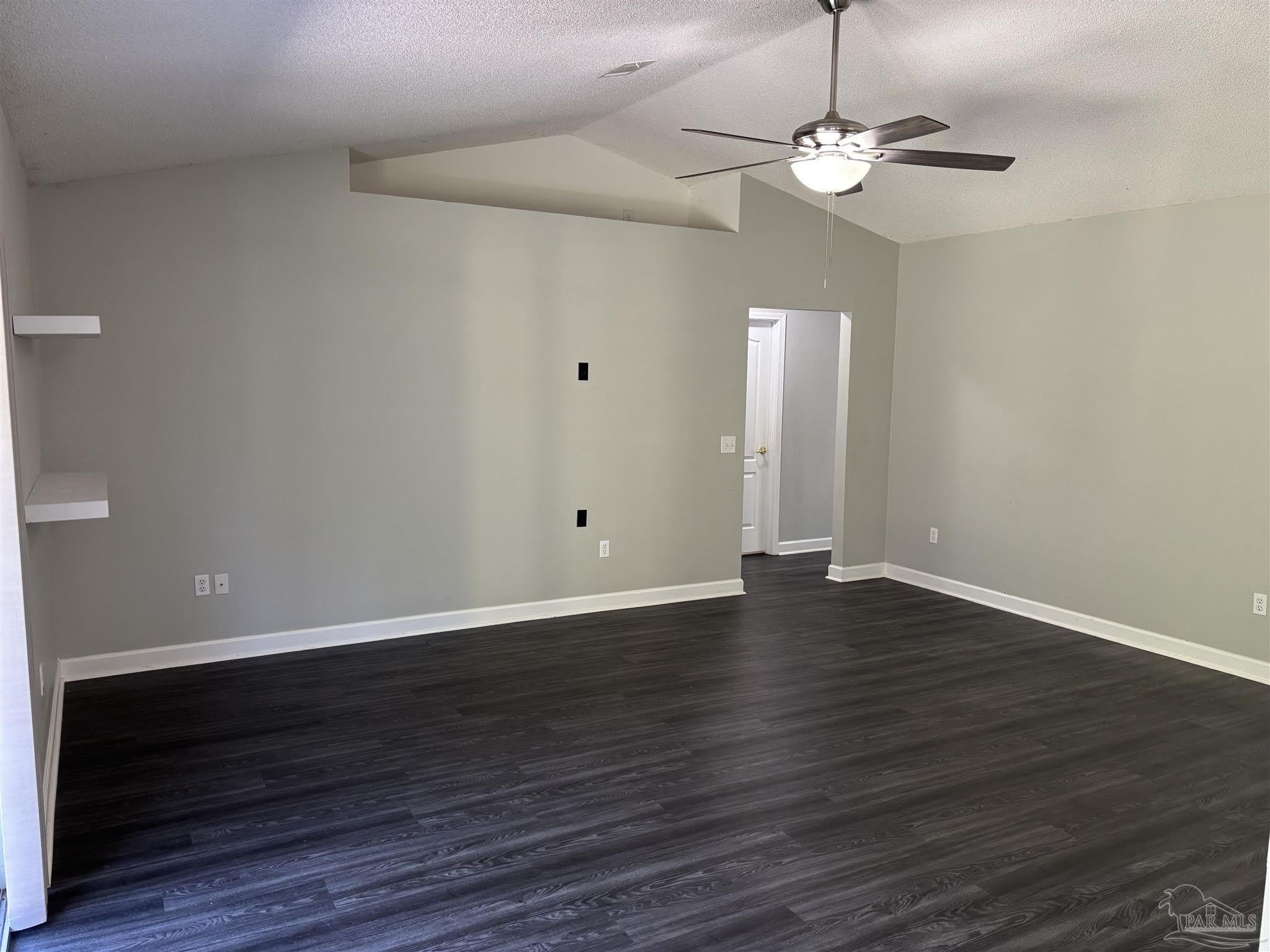 1068 Joaquin Rd – photo 5