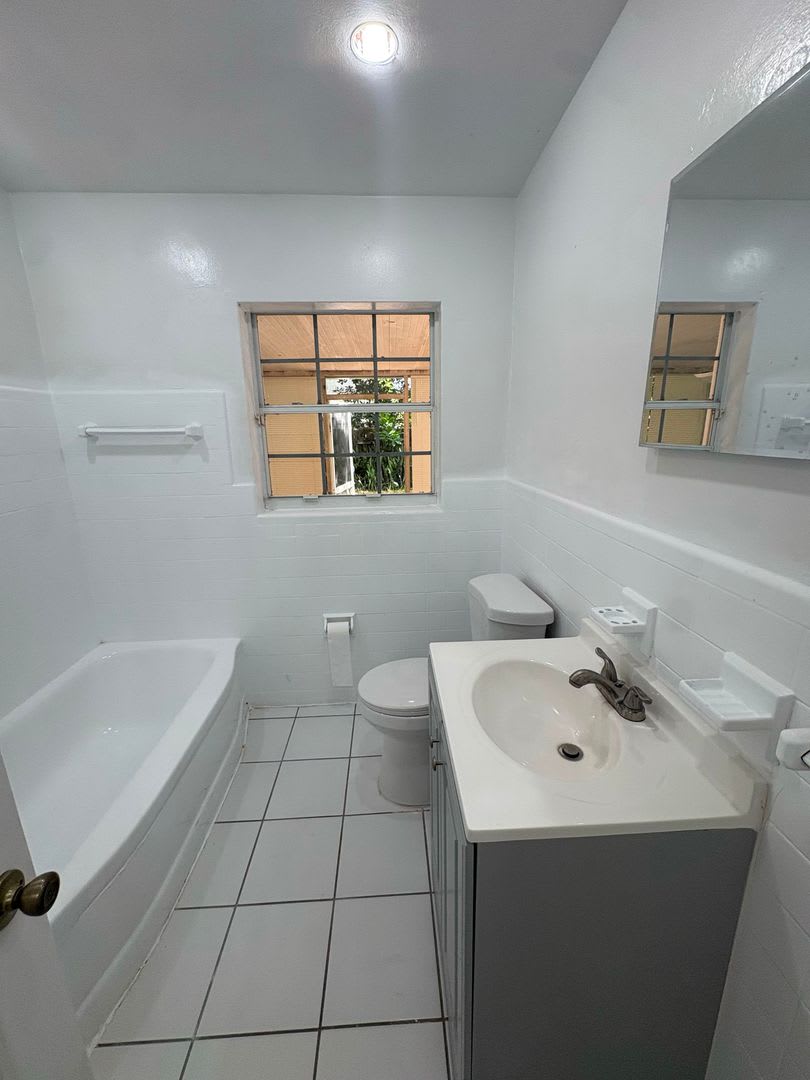 475 Ne 164Th St Includes Internet And 24 Hour Surveillance Cameras – photo 2