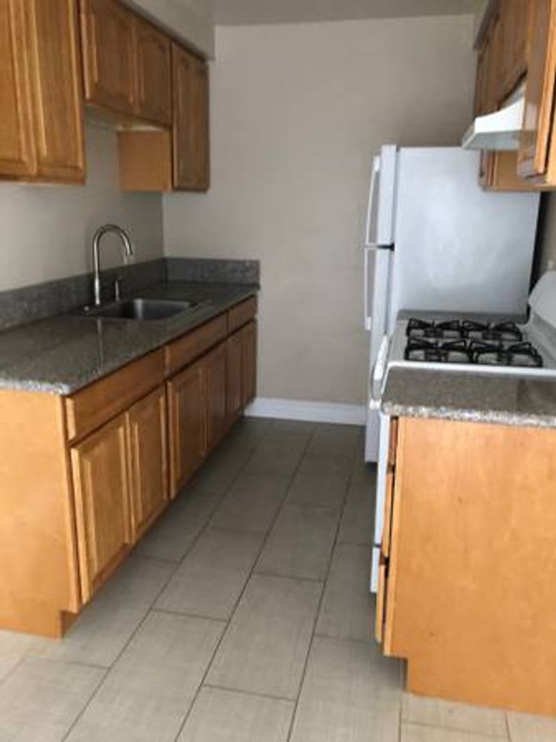 246 541 Nevin Ave – photo 2
