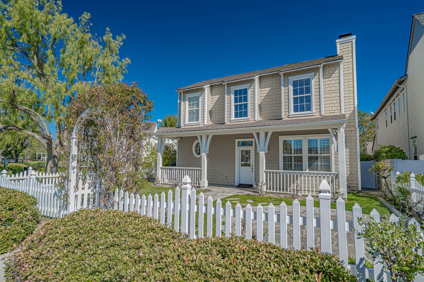 Gorgeous Bridgeport 3-Bedroom Home for Rent in Valencia! – photo 1