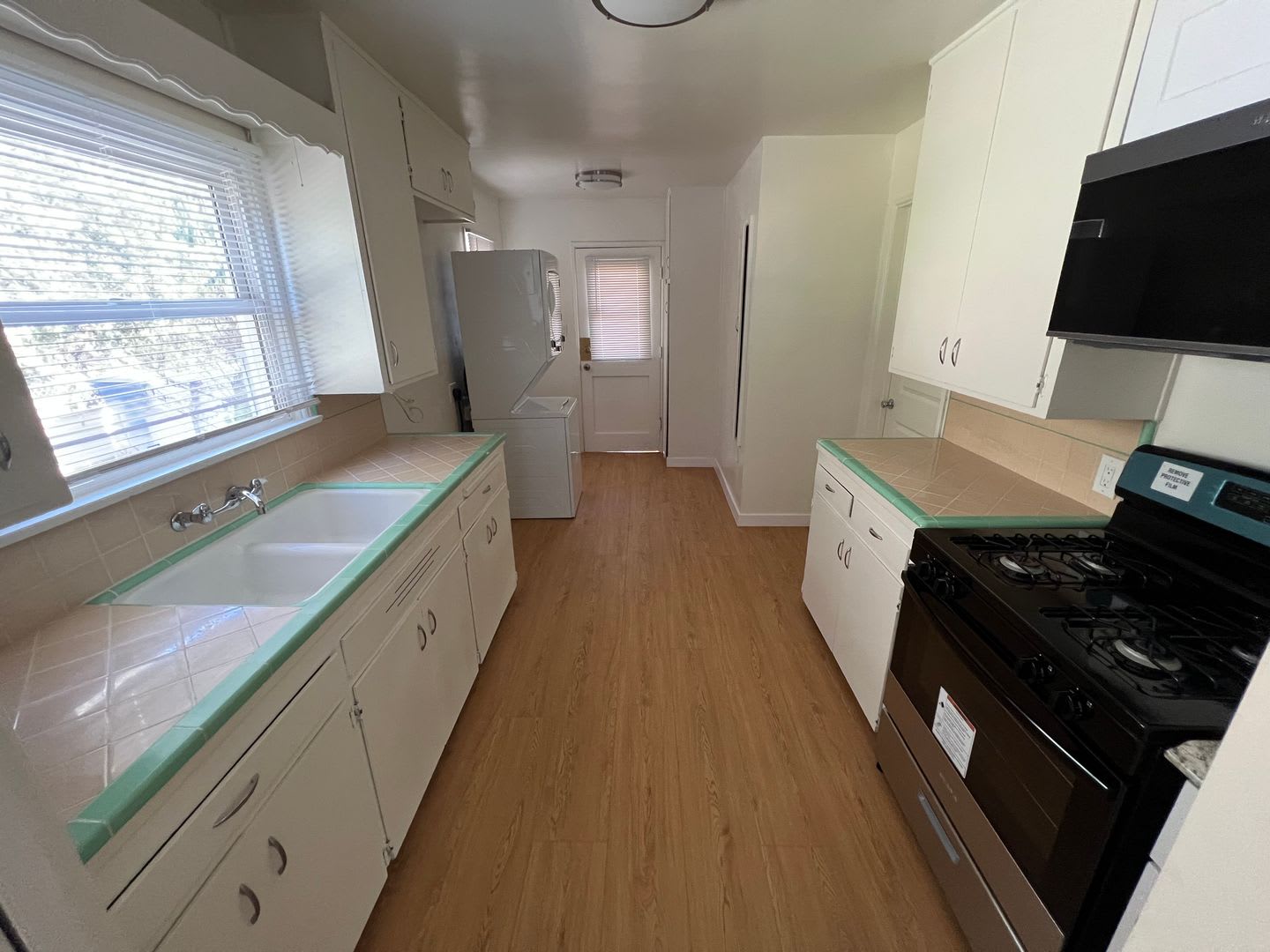 Now available! Charming 3-Bedroom Redlands Home with Included Gardener Service – photo 5