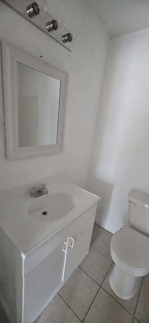 1910 N Benton Ave – photo 2