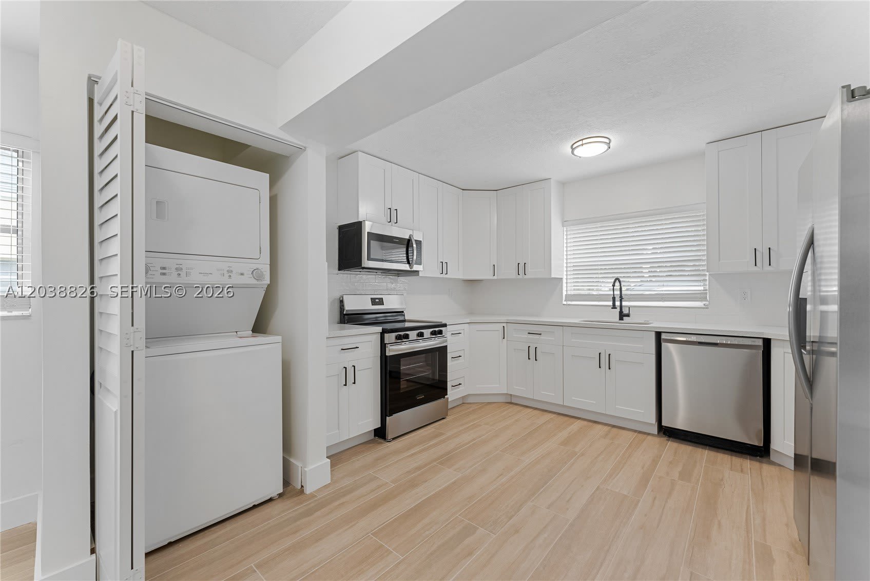10261 NW 35th St – photo 3