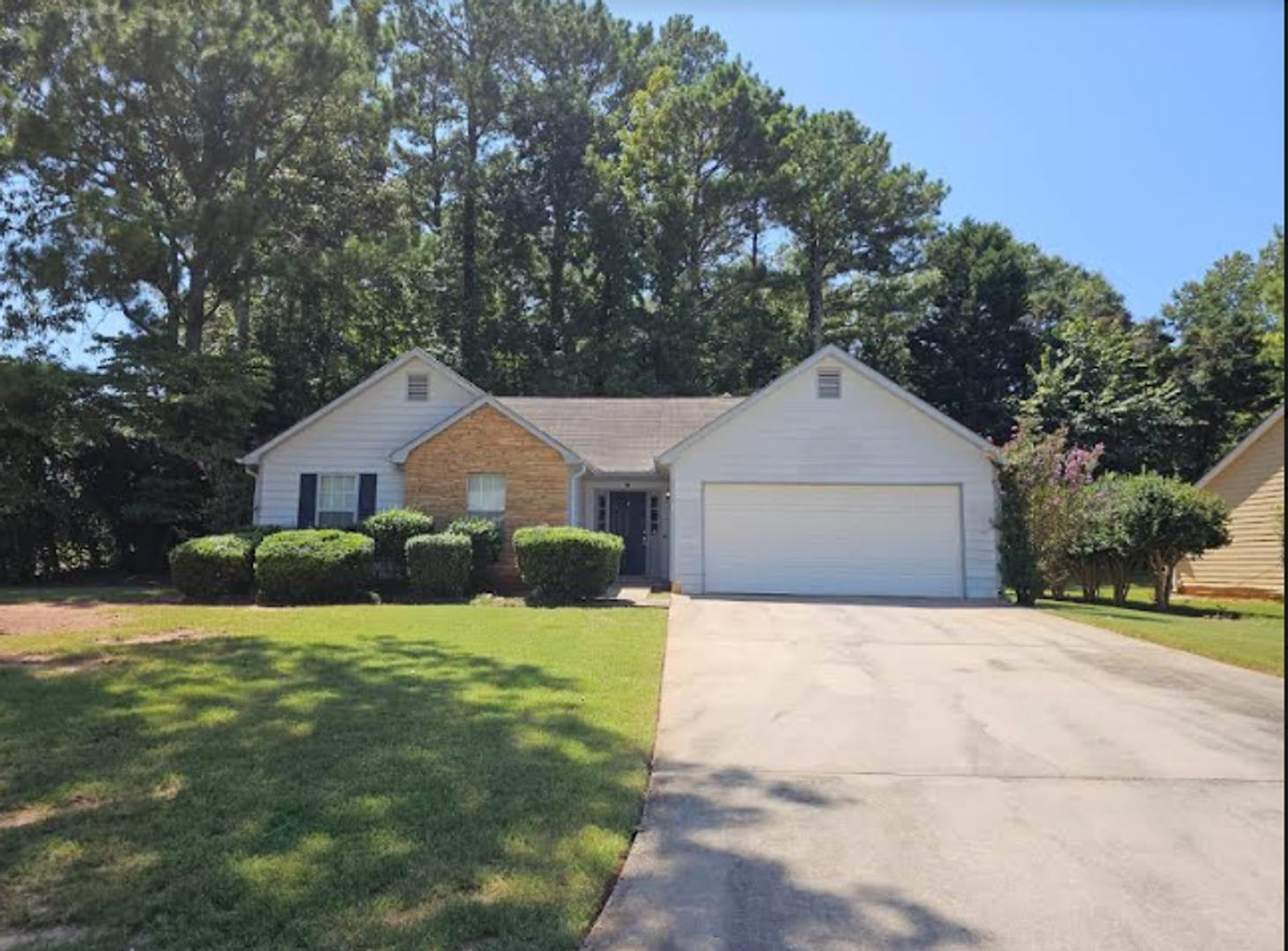 3 Bedroom 2 Bath Fayetteville Home – photo 1