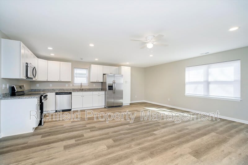 2757 Columbia Avenue – photo 5