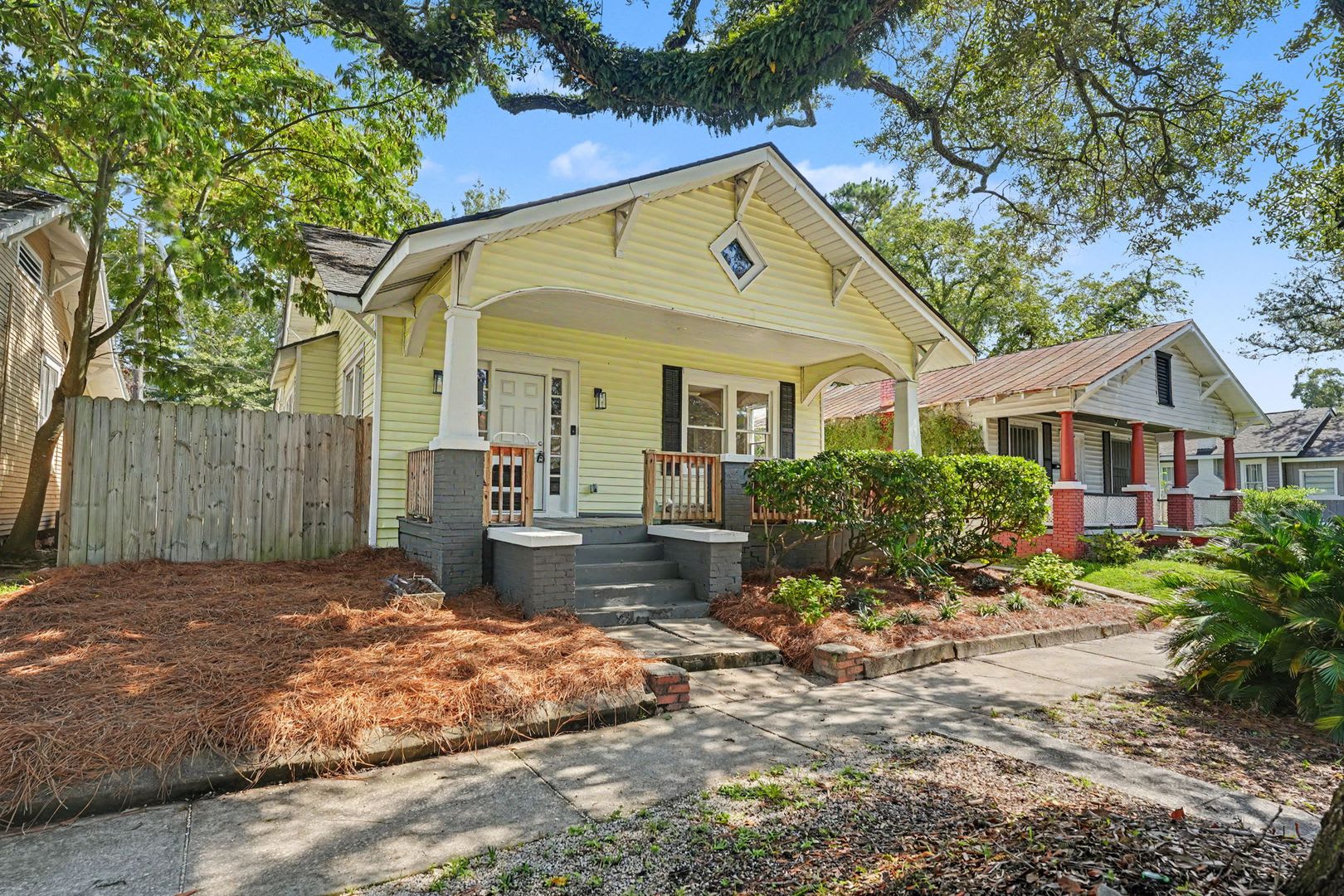 Renovated 4 Bedroom 2 Bathroom Fenced In Yard 1 Off Street Parking – photo 2