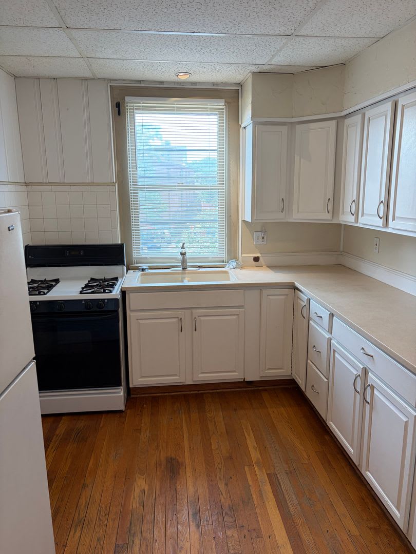 798 W Market St – photo 5