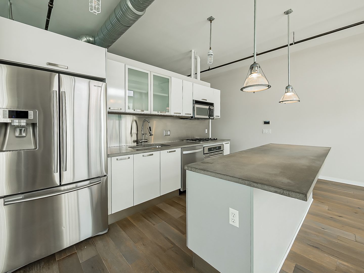 Modern Downtown Royal Oak Living! – photo 4