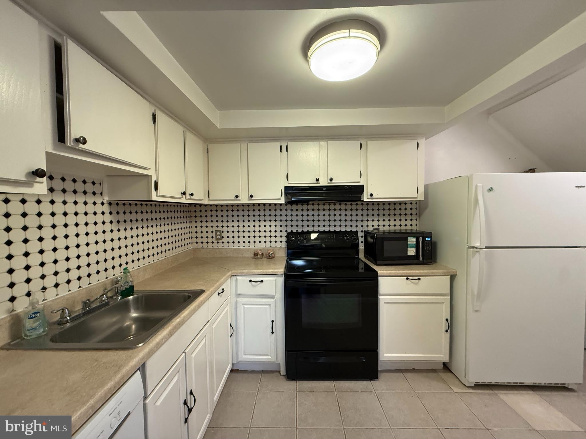 8766 WALUTES Circle – photo 2