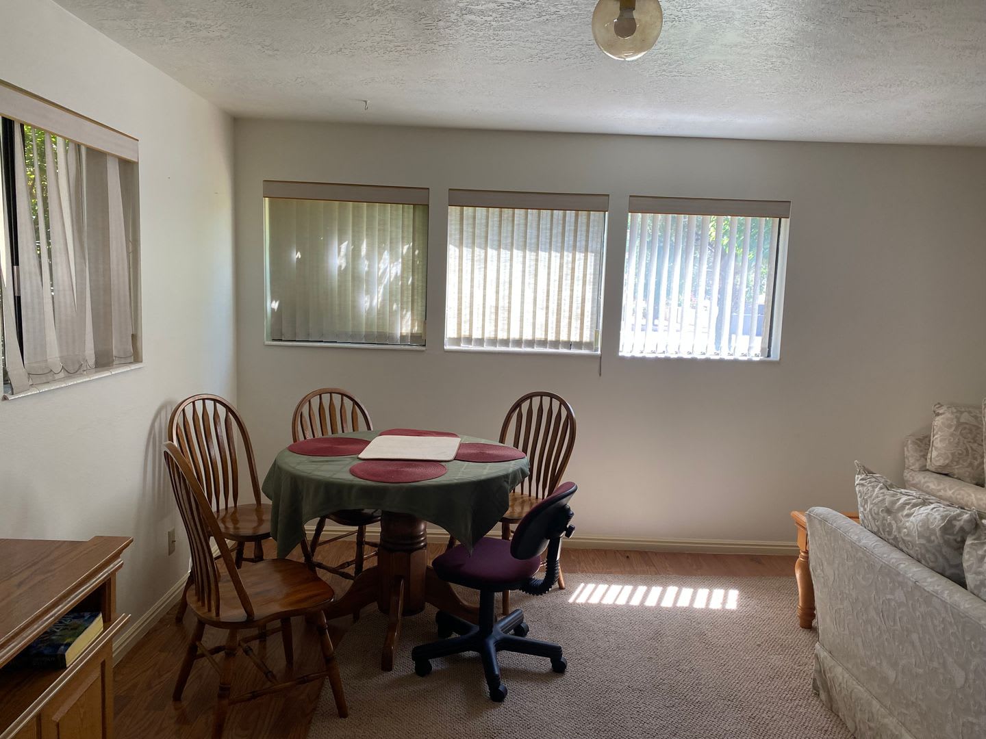 Cozy 2 Bedroom Lower Apartment – photo 3