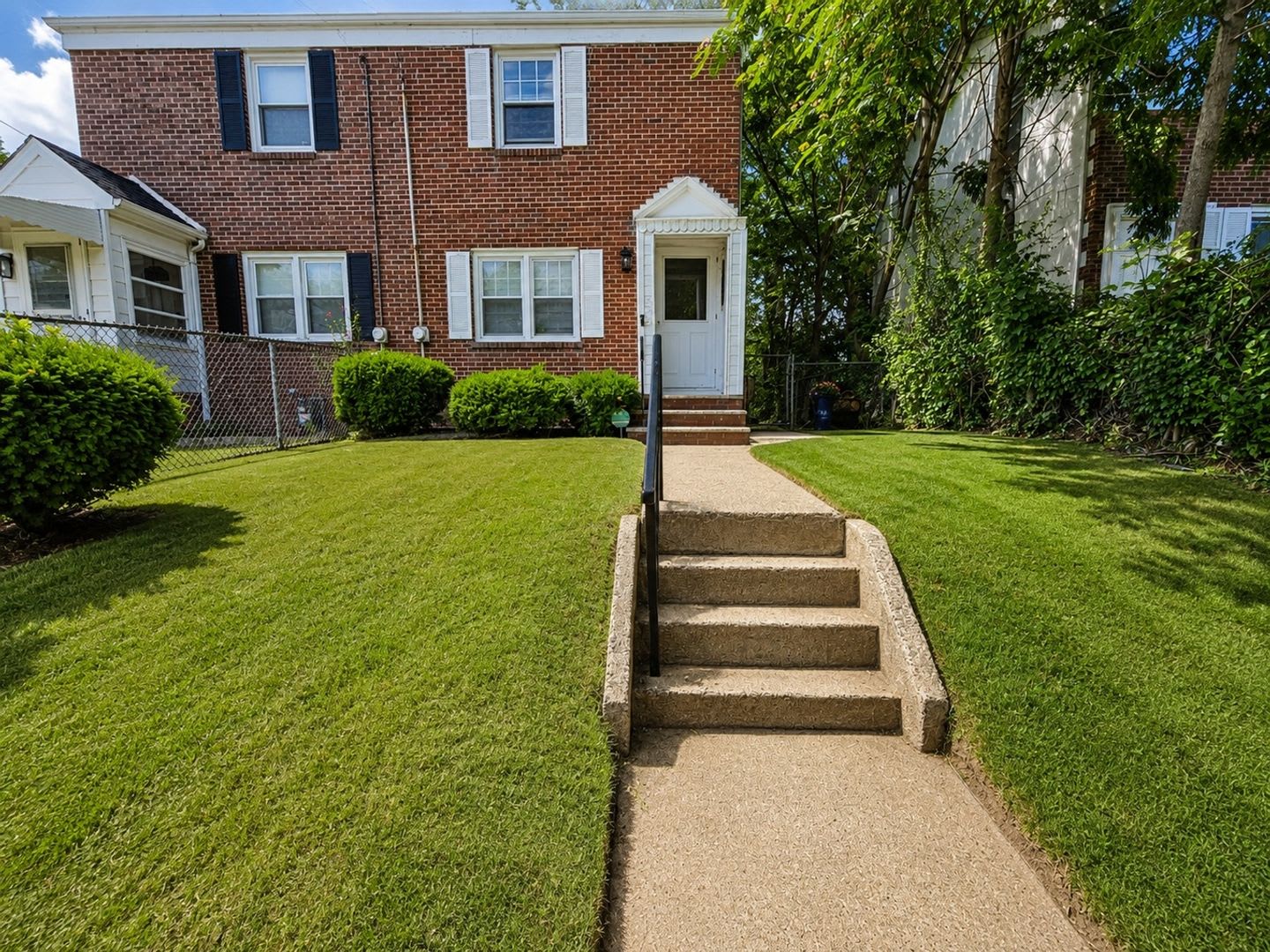 Spacious 2-Bed Townhouse-Style Home – photo 1