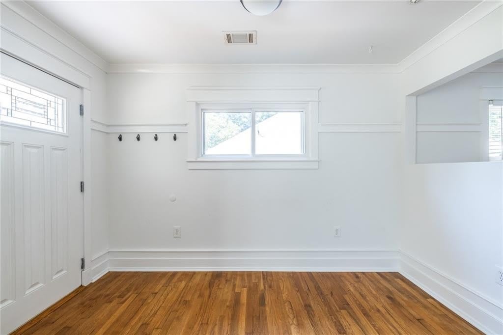 577 Glenwood Place SE – photo 3