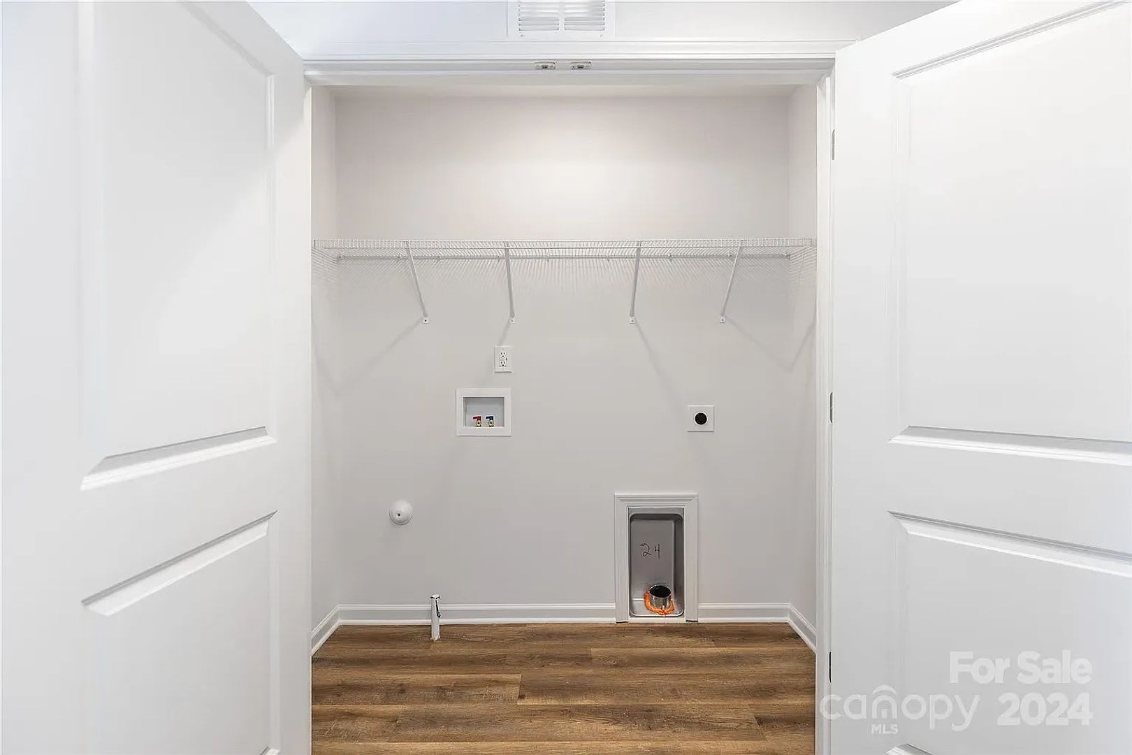 Room in 3 Bedroom Home at Pleasant Grove Rd – photo 3