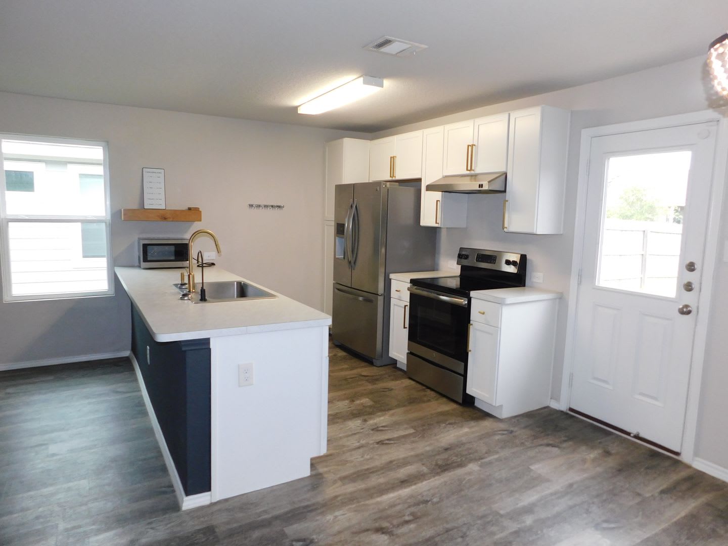 Gorgeous 3 Bedroom 2 Bath Home With A Game Room – photo 5