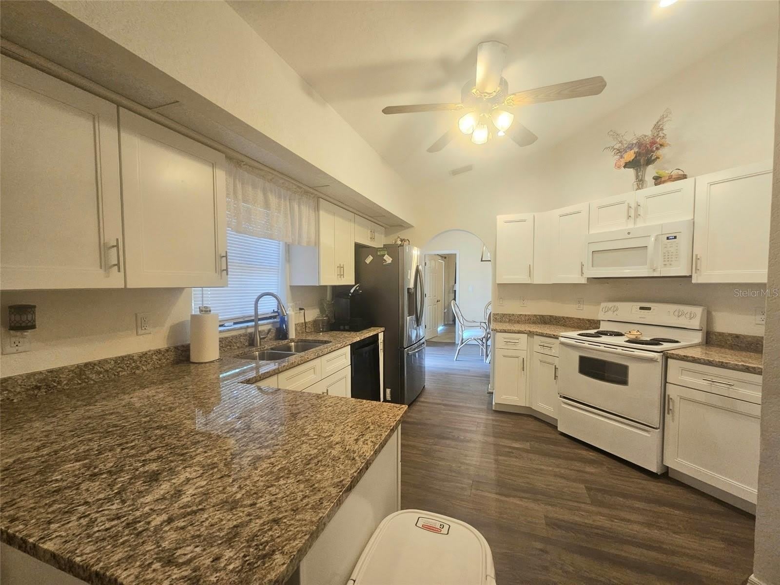 1011 TROPICAL Avenue NW – photo 3