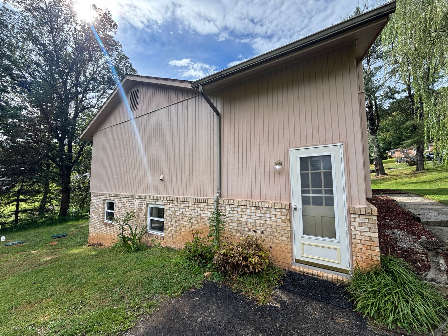 6421 Orchard View Lane, Roanoke, VA 3 Bedrooms and 2 Baths in Sugarloaf Hills – photo 4