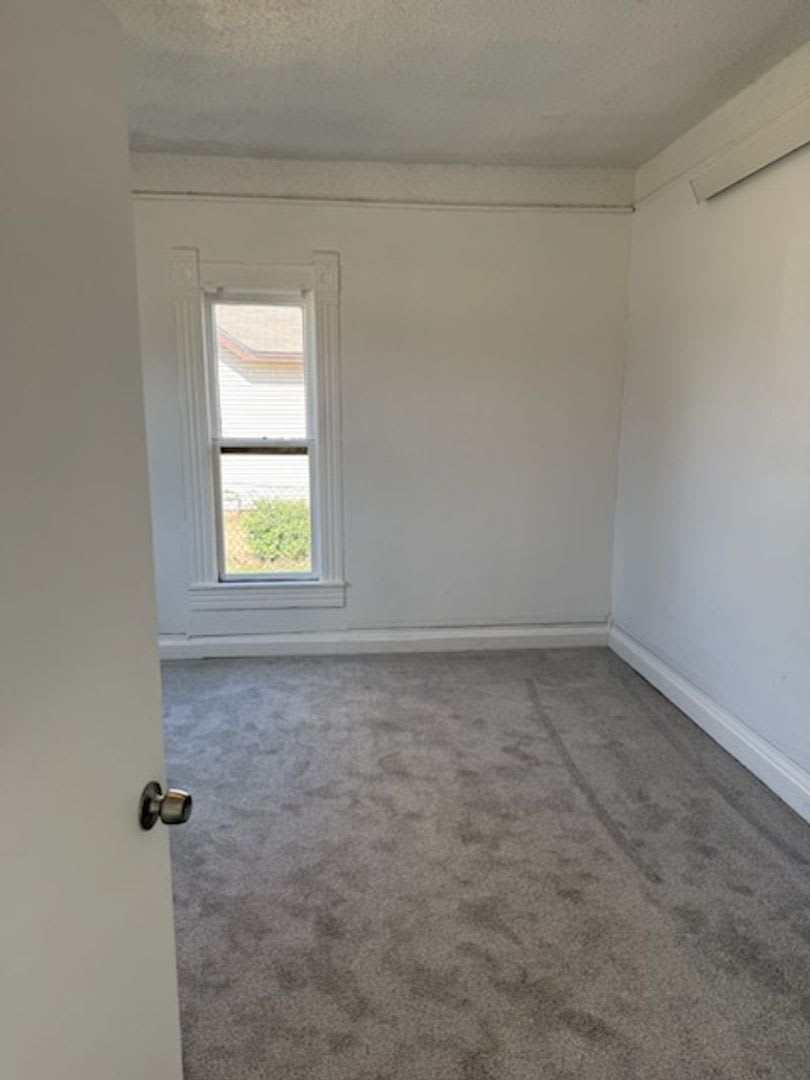 Cozy 2 Bed 1 Bath Home – Move-In Ready – photo 3