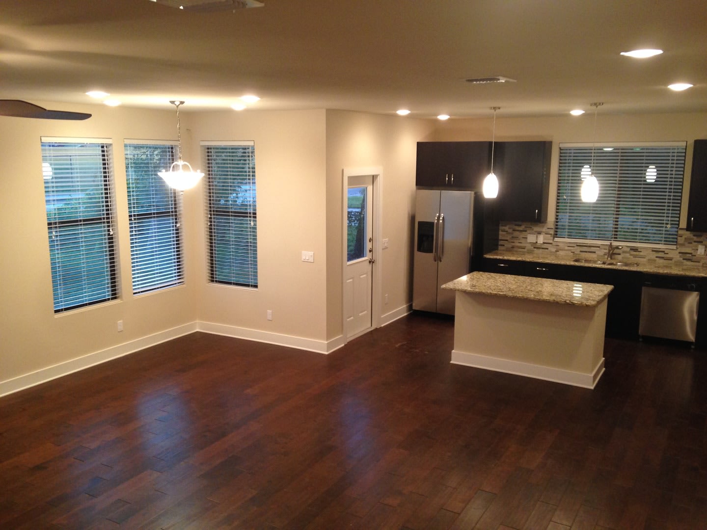 Ut Pre Lease 2013 Construction 6 Bed 3 Bath Top Of The Line Finishes – photo 3