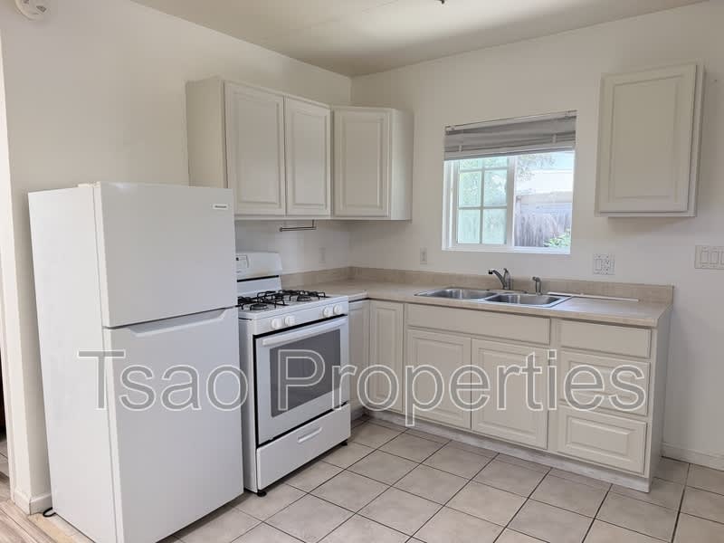 607 N Ardmore Ave – photo 5