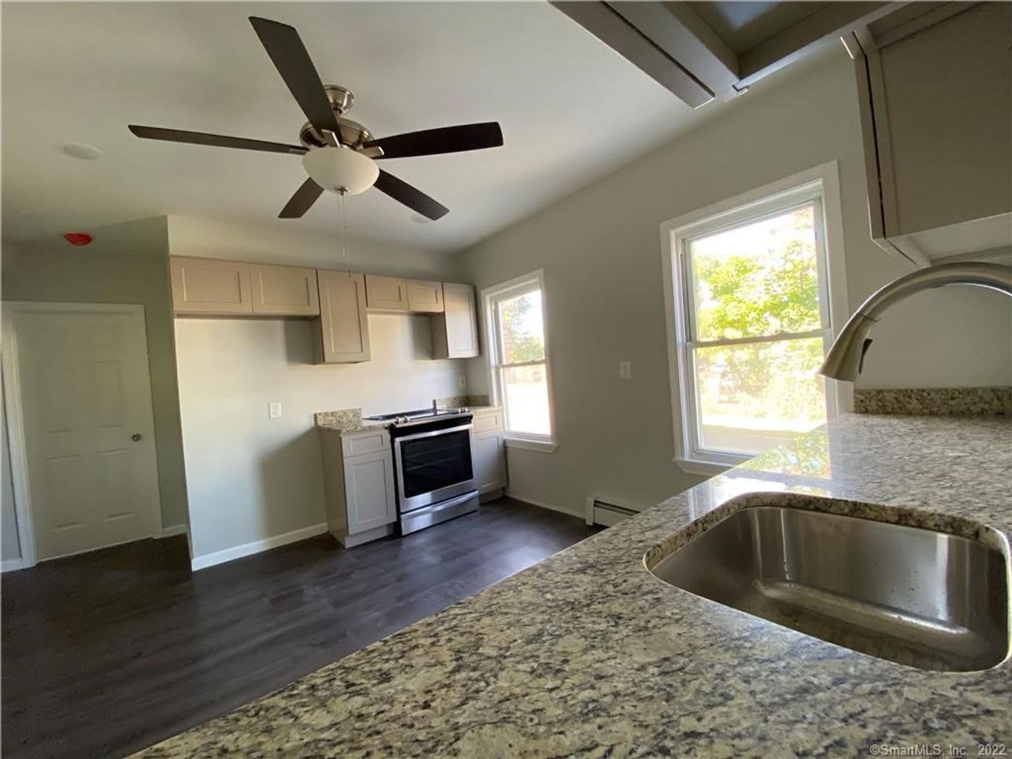 Newly Remodeled 3 Bedroom on 1st Floor – photo 4