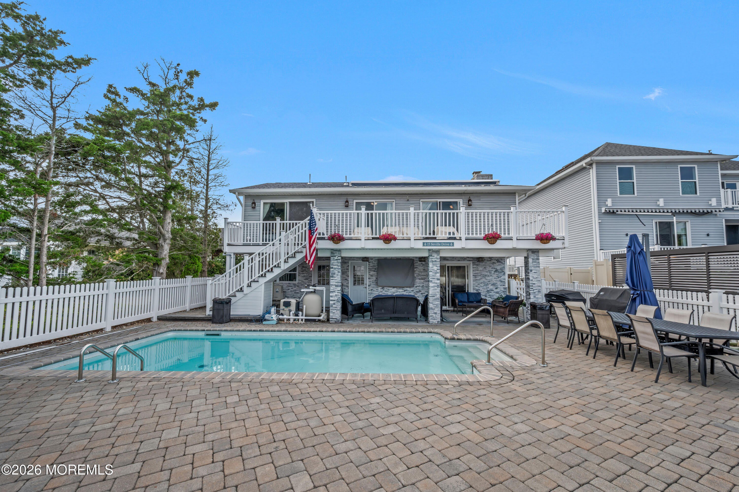 15 Seville Drive – photo 4