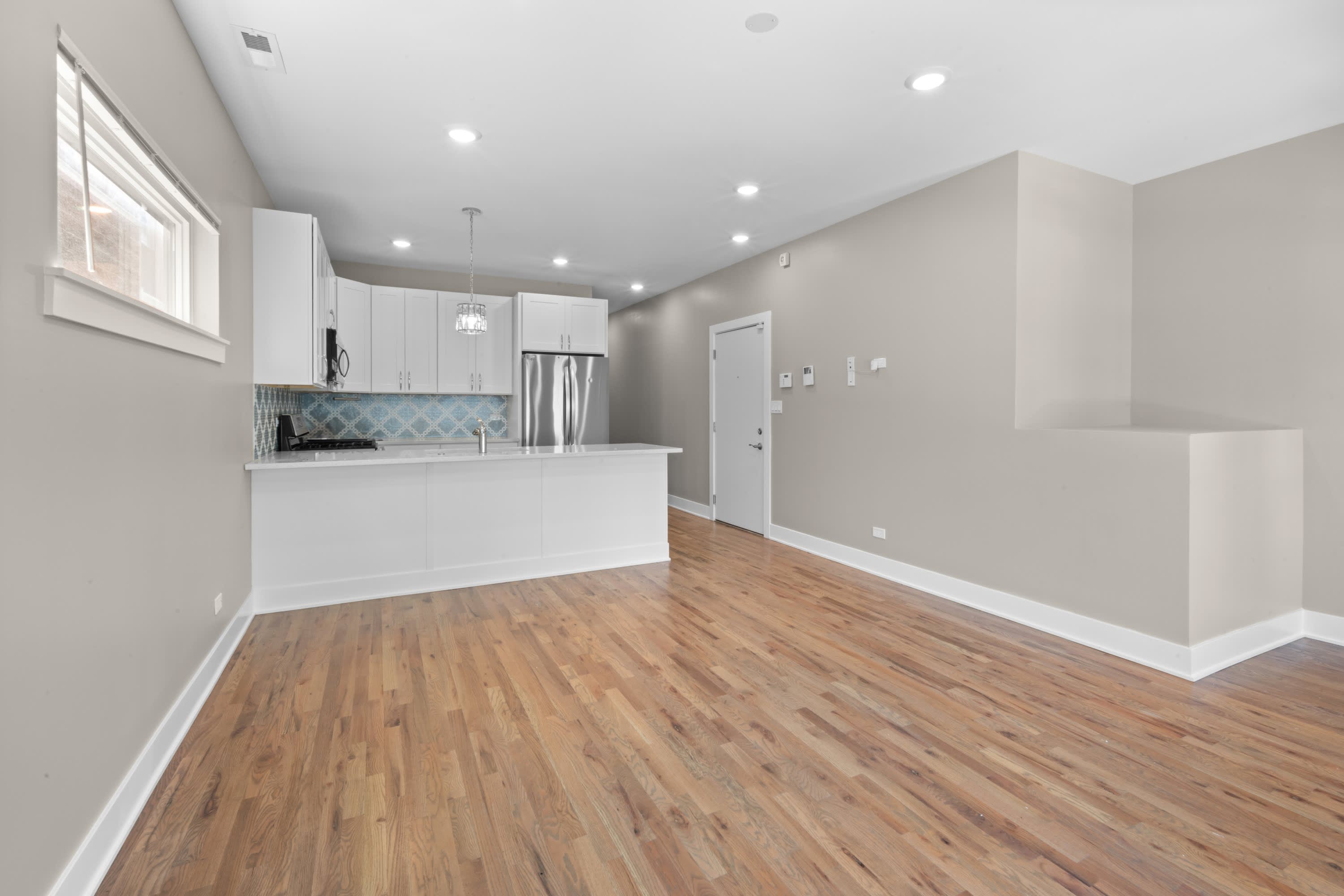 643 East 50th Street – photo 1