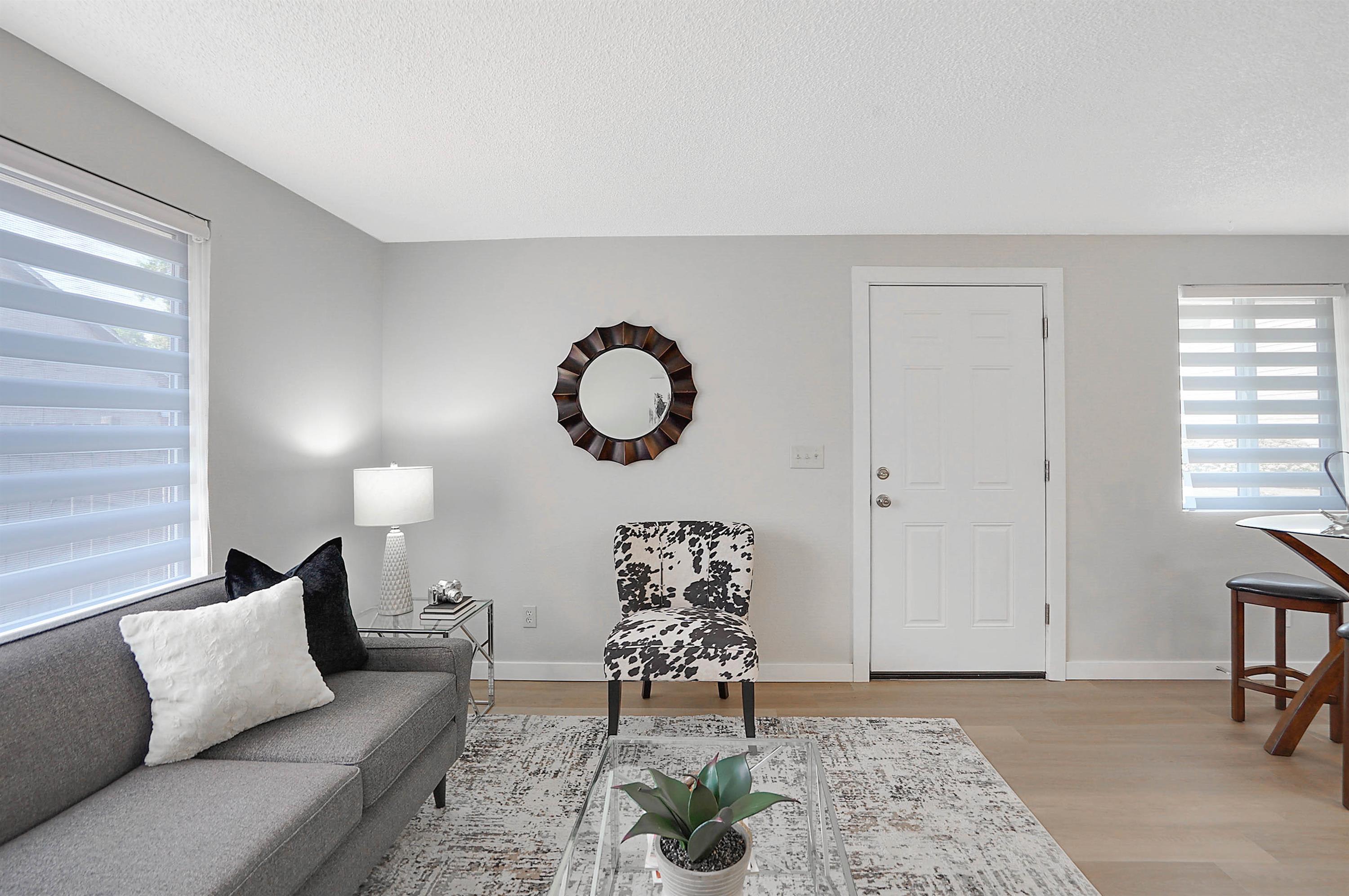 2339 Lee Street – photo 3