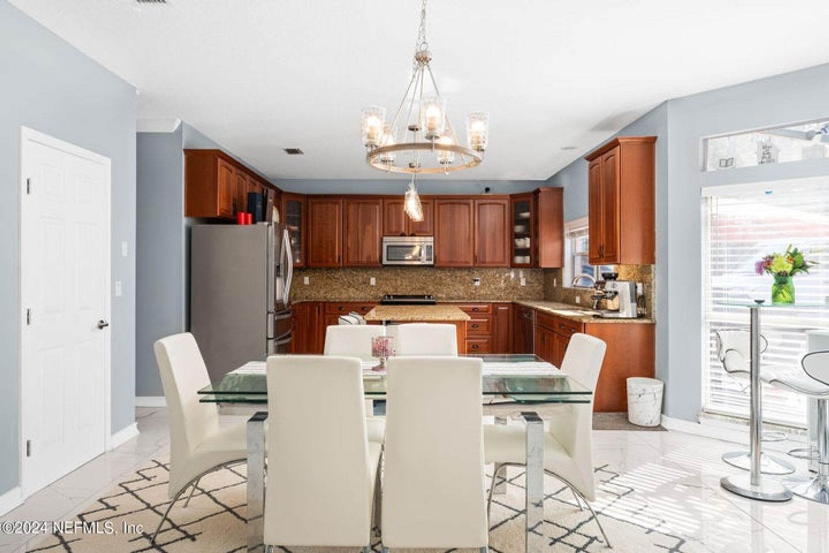 Fully Furnished Home – photo 5