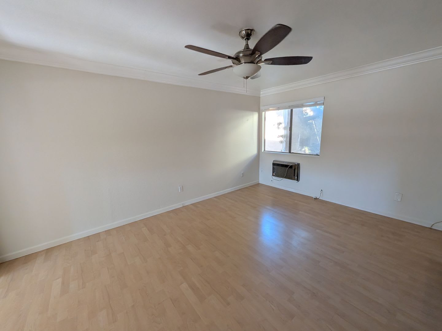 2 Bedroom Townhome with Balcony & Unbeatable Mission Valley Location! – photo 3