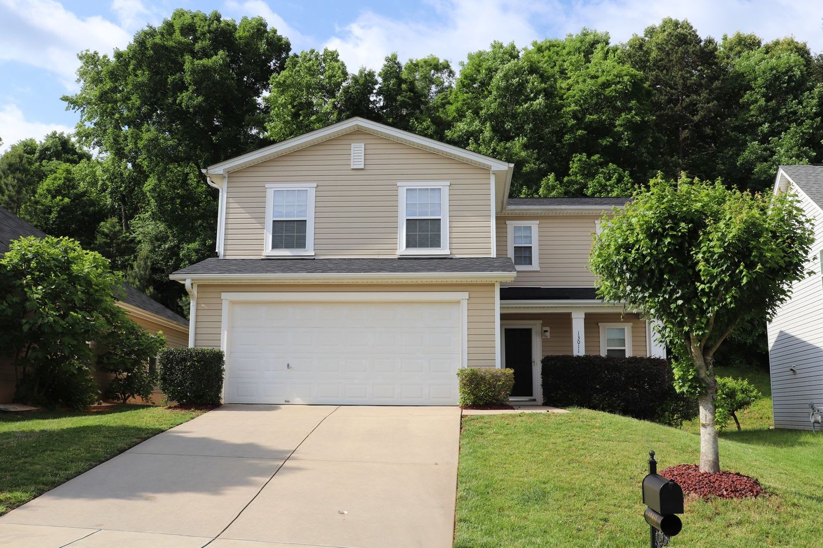 Beautiful 3-bed, 2.5 Bath home in Hamilton Lakes of Steele Creek! – photo 1