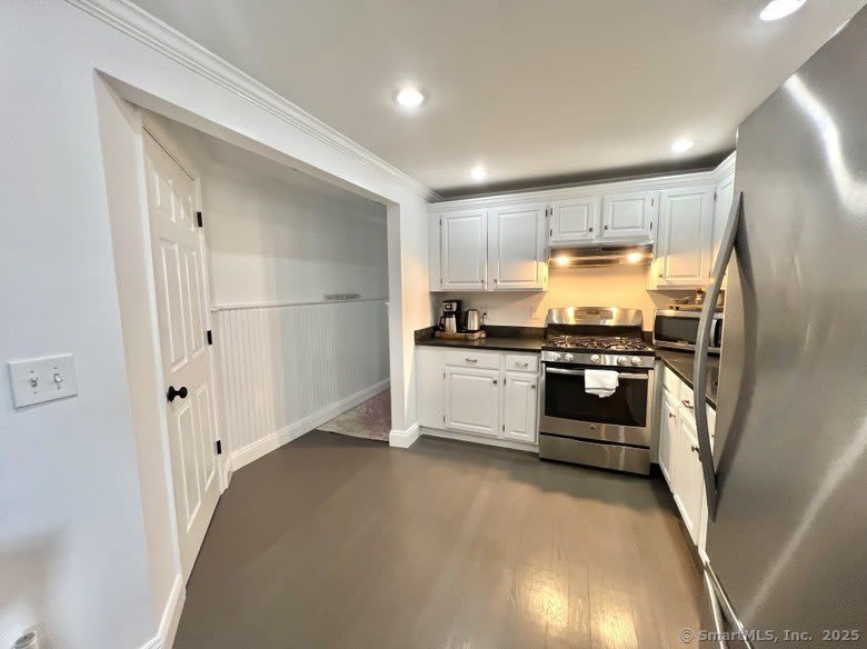 840 E Broadway – photo 5