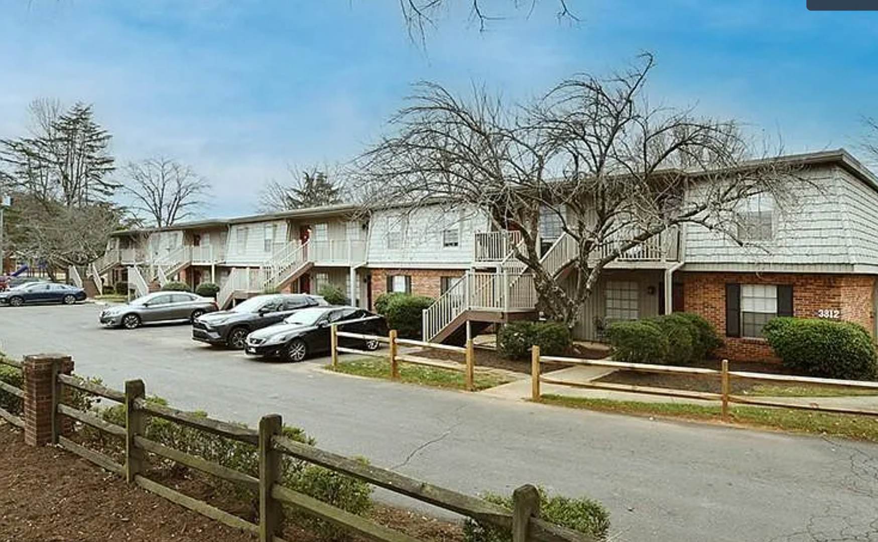 Well-maintained 2-bedroom, 1-bath upper level condo in Winston-Salem – photo 3